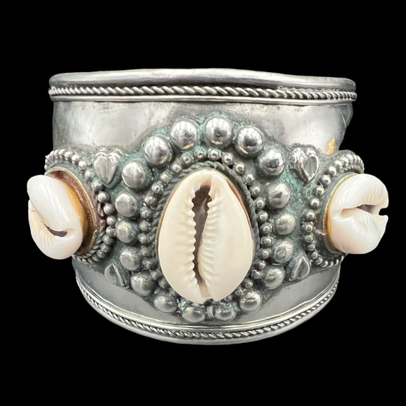 Wide Band Silver Cowrie Shell Bangle Bracelet - Picture 2 of 9